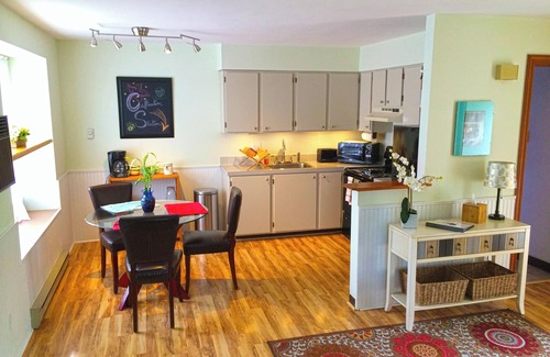 University Park Apartamento | Boutique Studio Apartment Hotel across from CSU in Old Town Fort Collins! Light filled space that will transport and capture your heart. Curl up and read a book, let your mind wander from your private balcony as the giant oak tree blows in the breeze