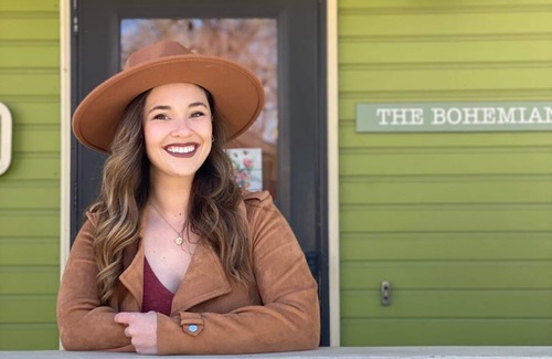 University Park Apartamento | Boutique Studio Apartment Hotel across from CSU in Old Town Fort Collins! Light filled space that will transport and capture your heart. Curl up and read a book, let your mind wander from your private balcony as the giant oak tree blows in the breeze