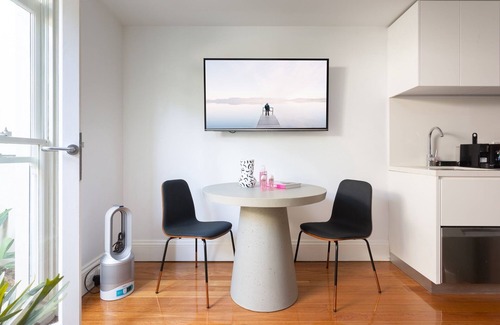 Lewisham Apartamento | Boutique Studio Apartment in Heritage Home