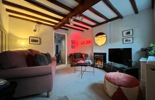Ellesmere Casa | Boutique style cosy cottage