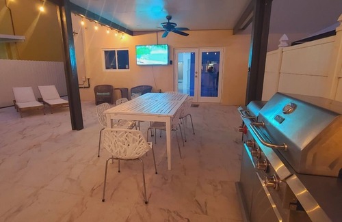 Princeton Casa | Boutique Style Home 3 Bedrooms Mini-Golf, BBQ, Hot Tub, EV-Charger Games Casino