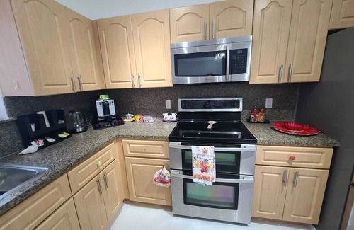 Princeton Casa | Boutique Style Home 3 Bedrooms Mini-Golf, BBQ, Hot Tub, EV-Charger Games Casino