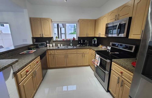 Princeton Casa | Boutique Style Home 3 Bedrooms Mini-Golf, BBQ, Hot Tub, EV-Charger Games Casino