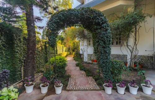 Bullawala Casa | Boutique Villa by Hotel Saffron Leaf with Private Lawn & Bonfire