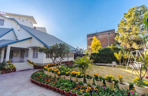 Bullawala Casa | Boutique Villa by Hotel Saffron Leaf with Private Lawn & Bonfire