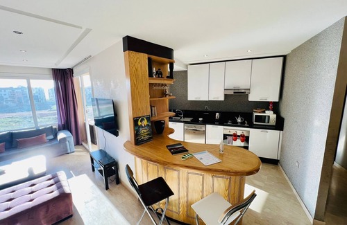 Cherrat Apartamento | Bouznika Escape: Vue Océan, Bassin Privé, Plage, Surf, Piscine, Randonnée & Vélo