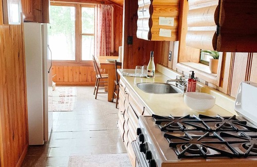 Sioux Narrows Nestor Falls Cabina | Bowerbird Beach Camp Cabin #3