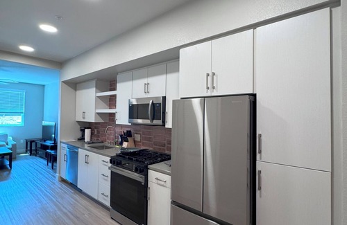 Midway District Apartamento | Bowen: Cozy 1-Bedroom Apartment with AC & Fitness Center in Vibrant Point Loma