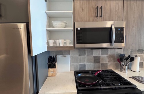Midway District Apartamento | Bowen: Cozy 1-Bedroom w/ AC & Gym in Prime Point Loma, San Diego