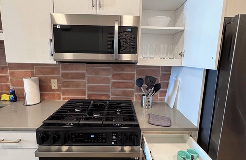 Midway District Apartamento | Bowen: Cozy 1-Bedroom Apartment w/ AC & Gym in Charming Point Loma, San Diego