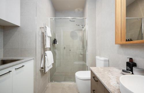 Bright Apartamento | Bowen Townhouse - Art House Townhouses