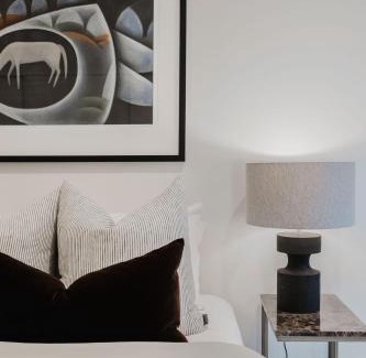Bright Apartamento | Bowen Townhouse - Art House Townhouses