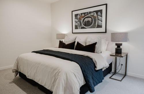 Bright Apartamento | Bowen Townhouse - Art House Townhouses