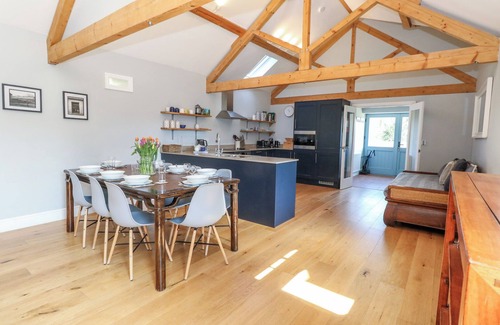 West Compton Cabaña | BOWER COTTAGE, pet friendly, character holiday cottage in Beaminster