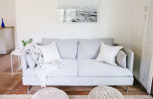 Winnipeg Beach Cabina | Bowerbird Stays Bright and Beachy Vintage Cabin
