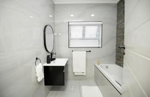Glenwood Casa | Bowes House