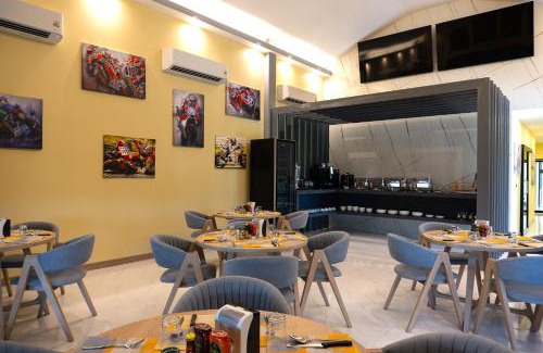 Sattahip Hotel | BOX BOX Hotel and Sports Restaurant