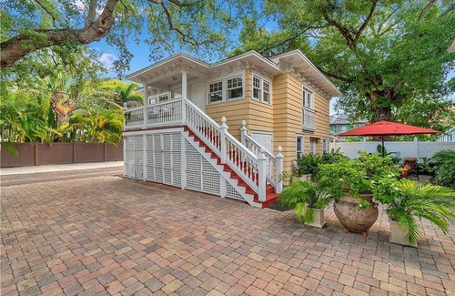 Historic Old Northeast Apartamento | Boyce Suite at ONE Inn: King Bed, Kitchenette, Near Downtown & Vinoy Park.