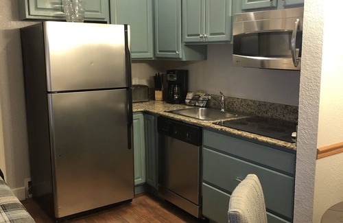 Boyne Falls Villa | Boyne Mountain Luxury 1 BR Full Kitchen Condo (B)