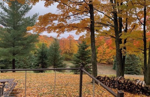 Boyne City Casa | Boyne Mountain/Deer Lake-ski ,golf, fall colors and SkyBridge!