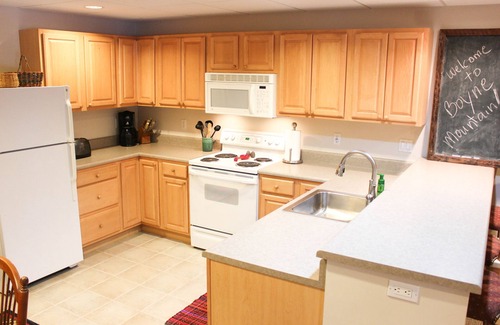 Boyne Falls Condominio | Boyne Mountain, Disciples Village Condo - Steps To Boyneland Run