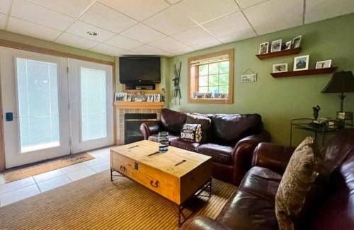 Boyne Falls Apartamento | Boyne Mountain Getaway, Unit B