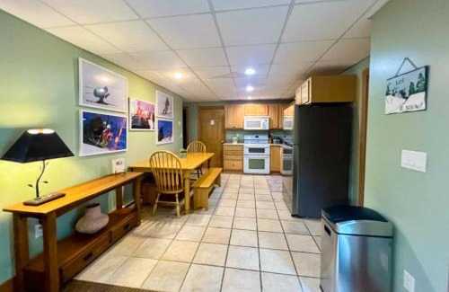 Boyne Falls Apartamento | Boyne Mountain Getaway, Unit B