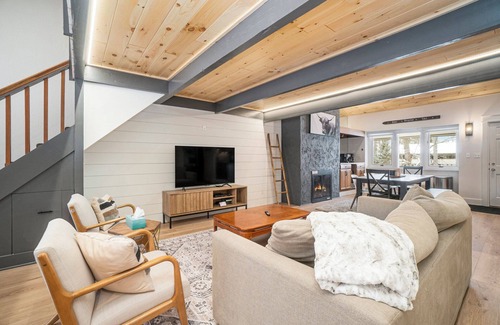 Boyne Falls Villa | Boyne Mountain Resort Condo Ski In/out great location near waterpark and lodge