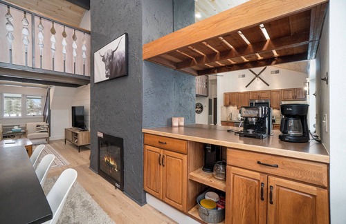 Boyne Falls Villa | Boyne Mountain Resort Condo Ski In/out great location near waterpark and lodge