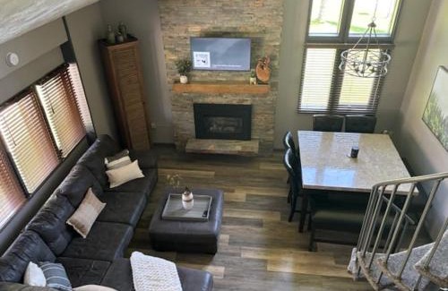 Boyne Falls Casa | Boyne Mountain Spacious Condo