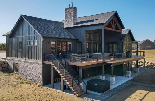 Boyne Falls Casa | Boyne Mtn Retreat with Hot Tub and Shuttle to Resort!
