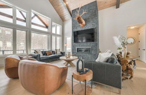 Boyne Falls Casa | Boyne Mtn Retreat with Hot Tub and Shuttle to Resort!