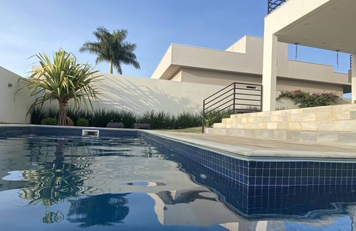 Porangaba Cabaña | Casa de Campo Ampla, Nova e com Piscina Climatizada, em Condomínio Fechado