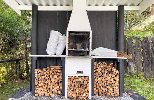 Campos do Jordao Cabina | Casa Blanca em Condomínio Fechado no Capivari Para Toda Família e pet