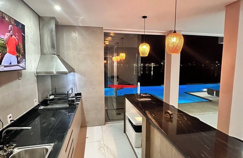 Mambucaba Casa | Mansion on the sand, private beach, heated jacuzzi, wet bar