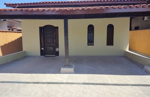 Praia da Enseada Casa | Joyful house with pool near the beach