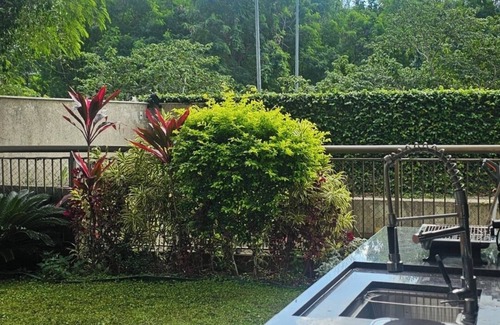 Recreio dos Bandeirantes Apartamento | Apartment with large outdoor area to gather friends and family, close to the beach