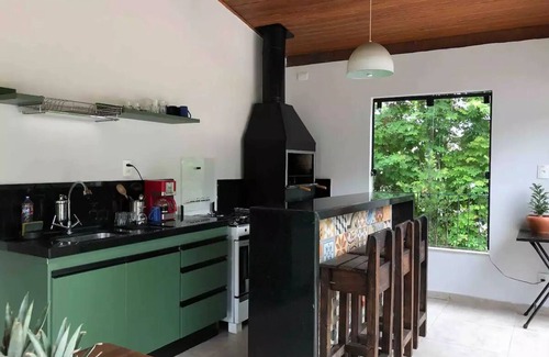 Juiz de Fora Casa | Casa linda e completa com piscina, sauna, muito verde, segurança e relaxante.