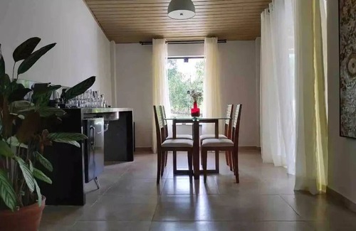 Juiz de Fora Casa | Casa linda e completa com piscina, sauna, muito verde, segurança e relaxante.