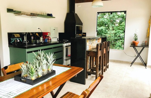 Juiz de Fora Casa | Casa linda e completa com piscina, sauna, muito verde, segurança e relaxante.