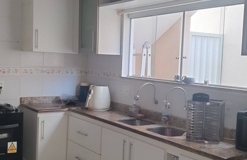 Vilas do Atlantico Casa | Cozy House in Vilas do Atlântico (8 min walk to the beach)