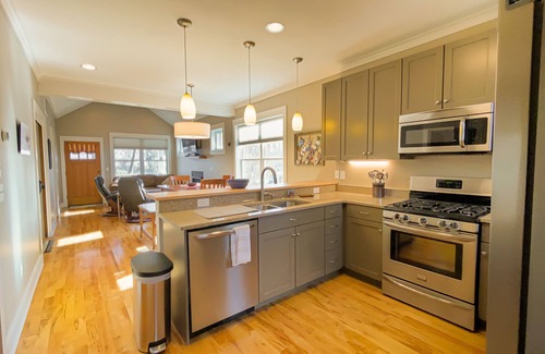 Brevard Casa | Bracken Bungalow - Cozy retreat a short stroll from downtown Brevard