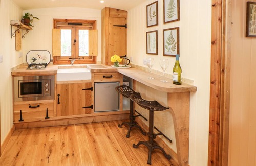 Aldbrough St. John Cabaña | BRACKEN FERN, pet friendly, character holiday cottage in Eppleby