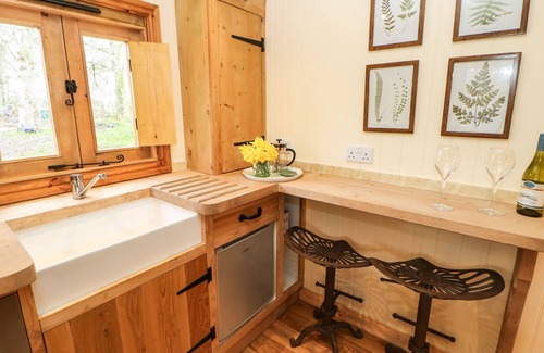 Aldbrough St. John Cabaña | BRACKEN FERN, pet friendly, character holiday cottage in Eppleby