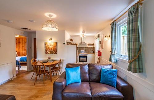 East Lewiston Casa | Bracken Lodge 7 with Hot Tub