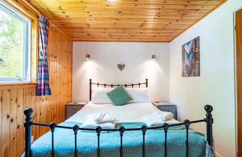 East Lewiston Casa | Bracken Lodge 7 with Hot Tub