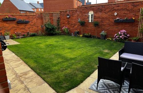 Brackley Casa | Brackley near Silverstone Grand Prix 3 double bed family home