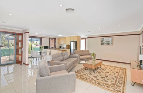 Braddon Casa | CONVENIENCIA CENTRAL DE BRADDON
