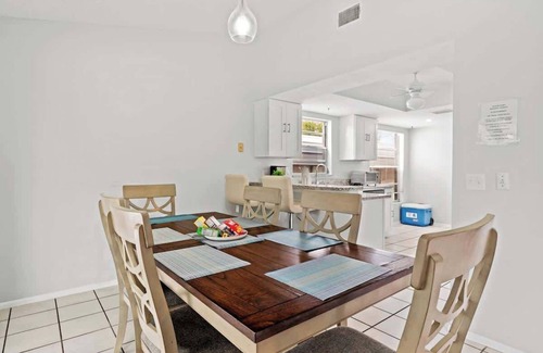 Trailer Estates Casa | Bradenton 4BR/2BA Home w/Pool & Mini Putt Putt