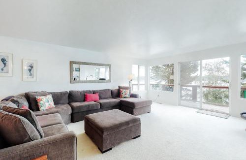 Freeland Casa | Bradley Beach Getaway -Entire home
